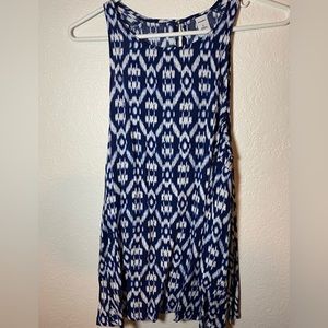 Pre loved  Old Navy size small sleeveless shirt good condition size S